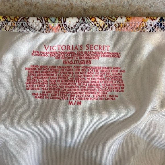 VICTORIA'S SECRET "The Gorgeous" Itsy Bikini Bottoms— Size MEDIUM - Picture 3 of 4